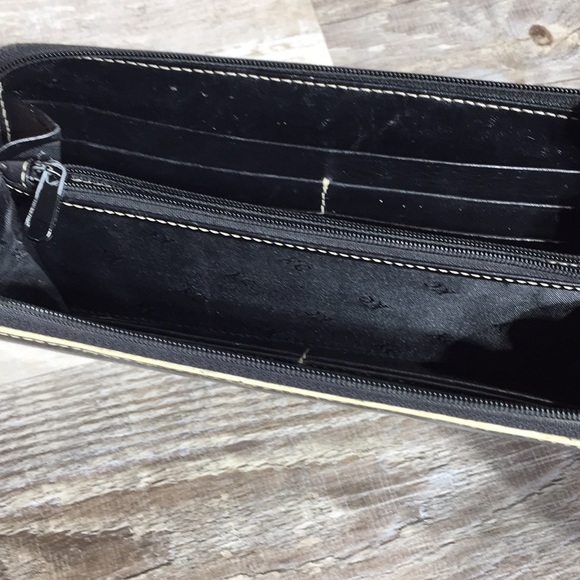 Kenneth Cole Black Patent Zip Around Wallet - Picture 5 of 6